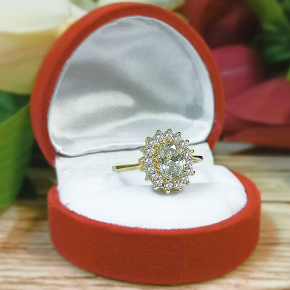 Złoty pierścionek z dużym kamieniem