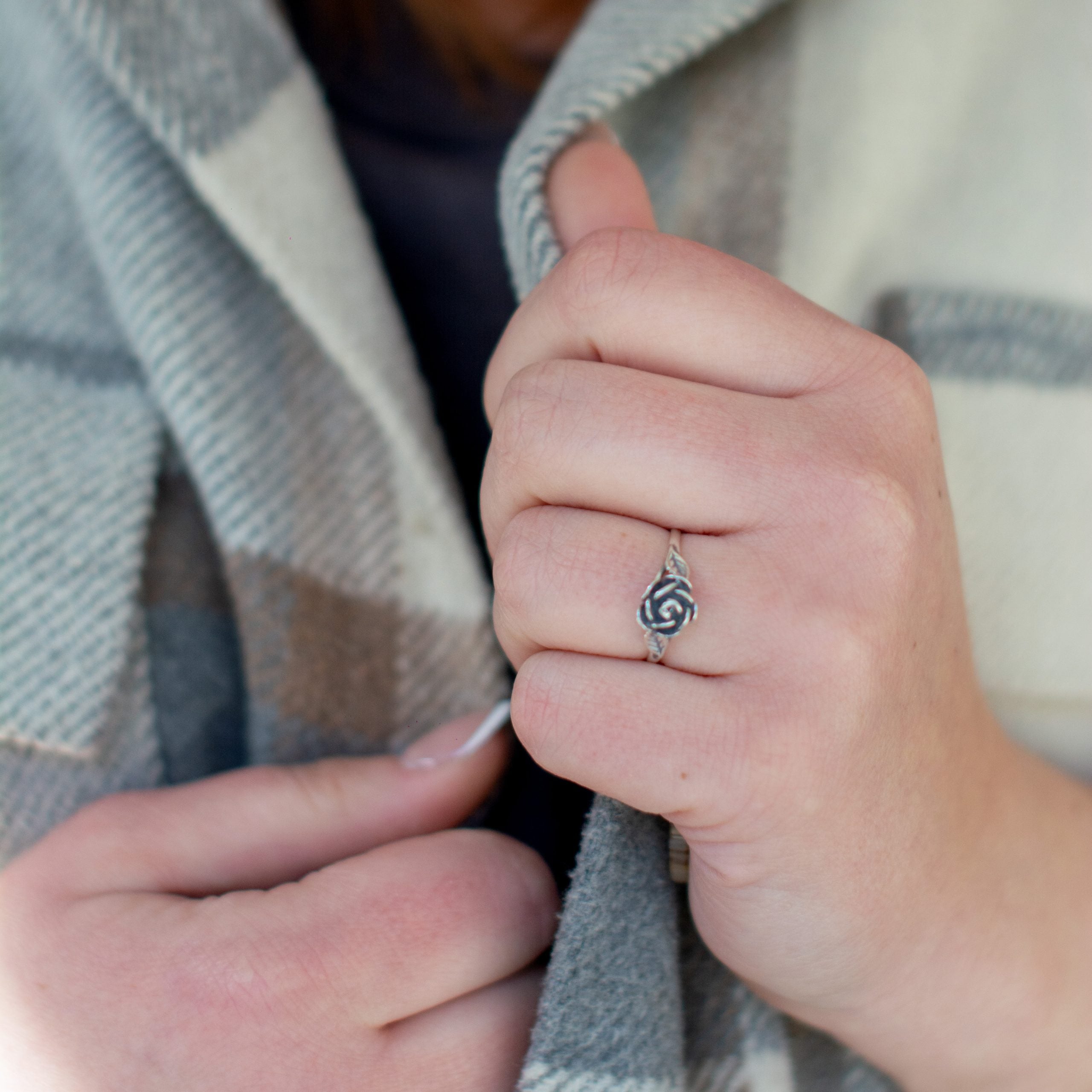 Pierścionek z różą