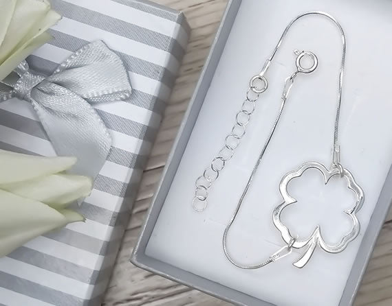 Bransoletka z koniczynką