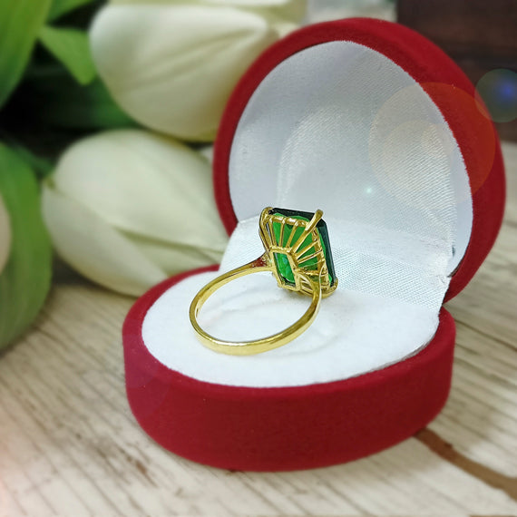 Pierścionek z dużym kamieniem butelkowa zieleń