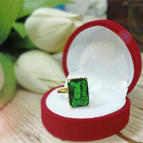 Pierścionek z dużym kamieniem butelkowa zieleń