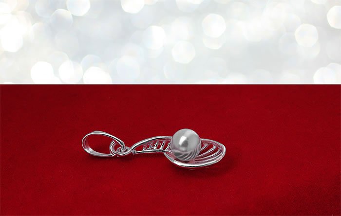 Ażurowy wisiorek z perełką 7mm