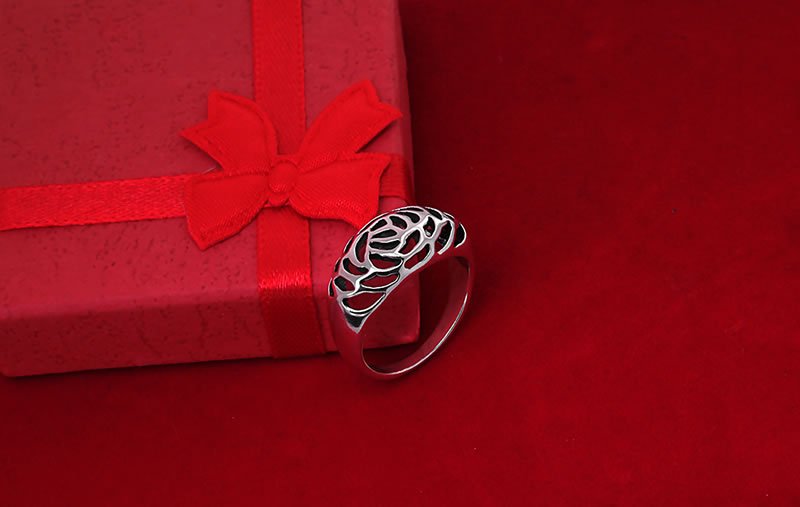 Ażurowy szeroki pierścionek