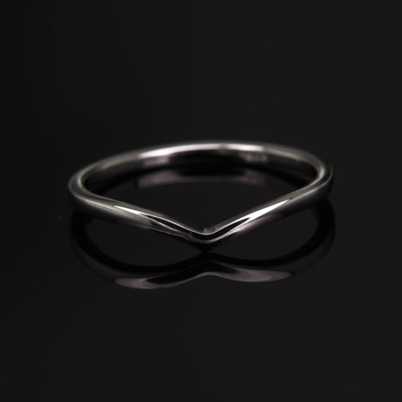 Srebra obrączka "V"