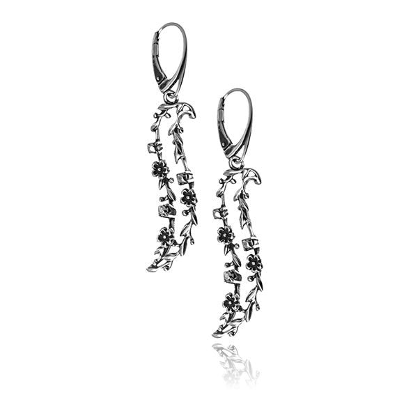 Kolczyki zdobione kwiatami