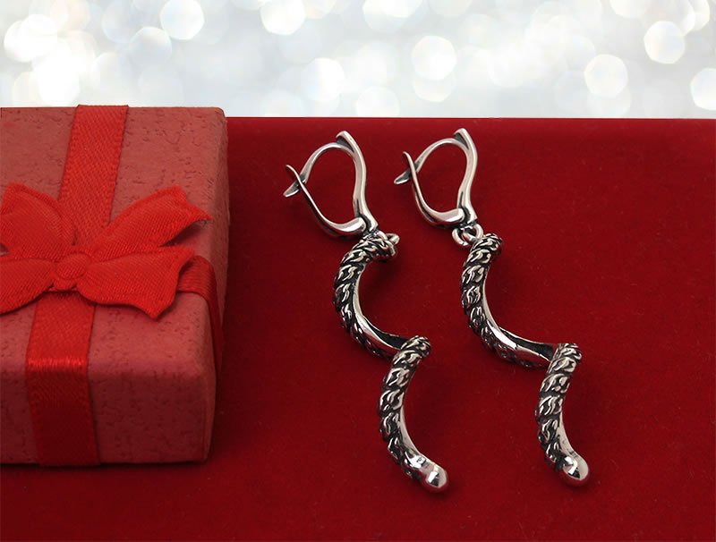 Kolczyki skręcone zdobione