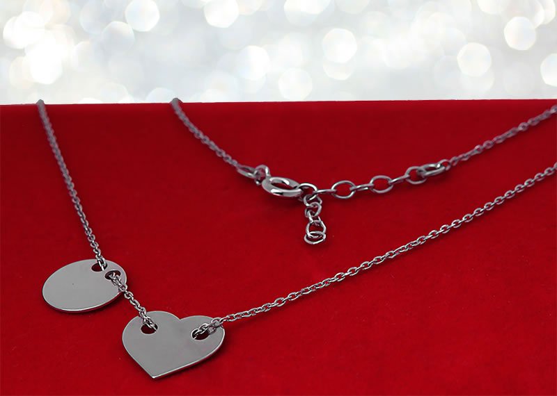 Celebrytka z sercem i kółkiem