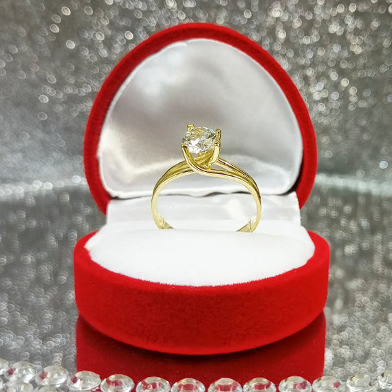 Złoty pierścionek z przeplotem i cyrkonią