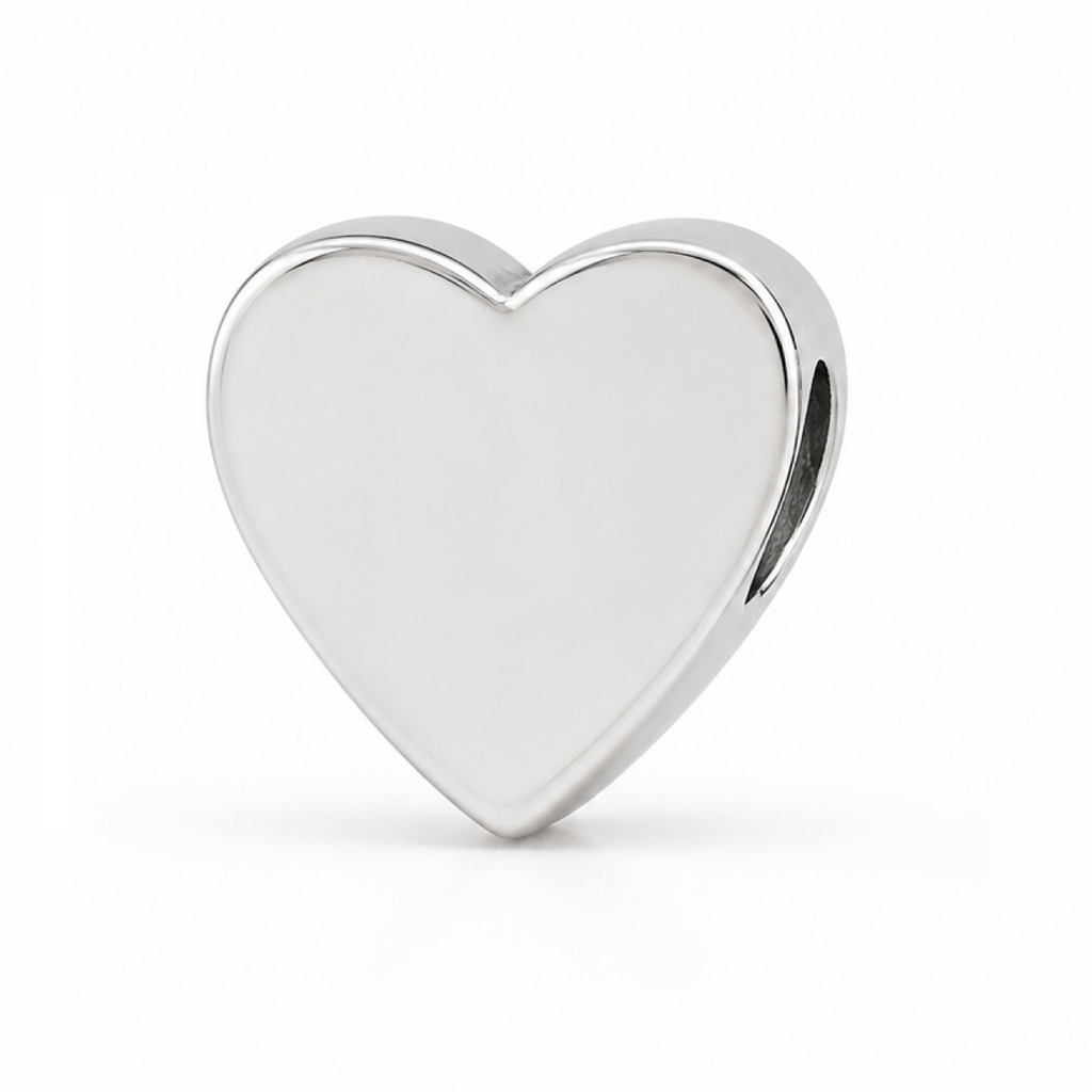 Charms srebrne serce – widok boku z oznaczeniem 925