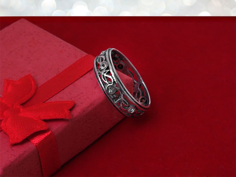 Ażurowa obrączka z cyrkoniami