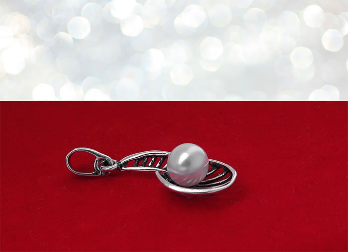 Ażurowy wisiorek z perełką 7mm oksydowany