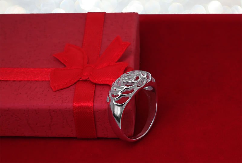 Ażurowy szeroki pierścionek