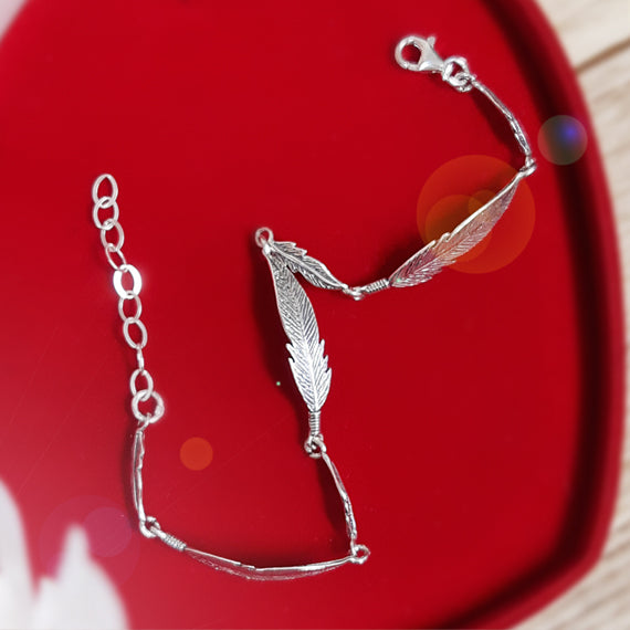 Bransoletka z piórkami