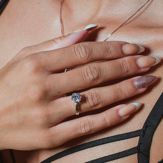 Pierścionek z białą cyrkonią 7mm