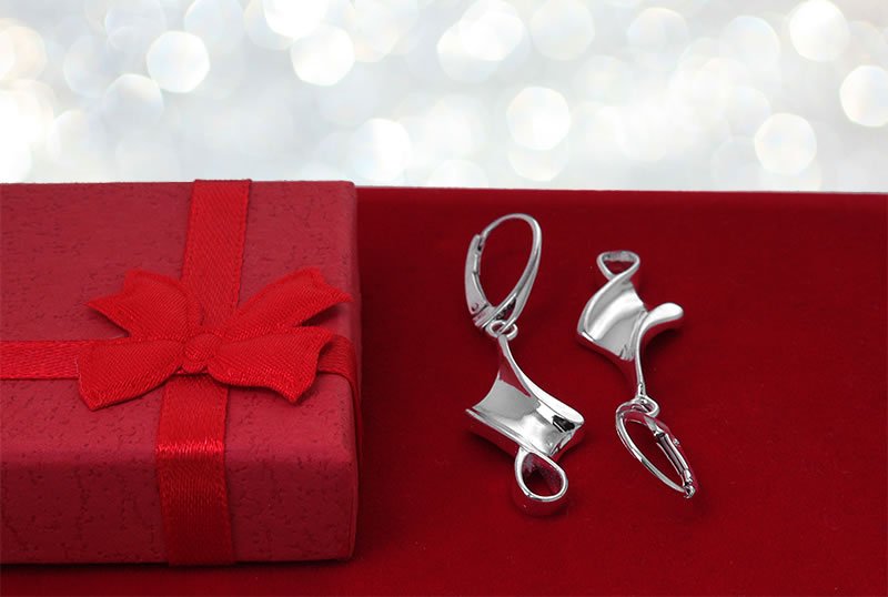 Kolczyki skręcone z pętelką