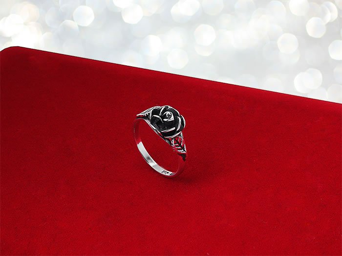 Pierścionek z różą