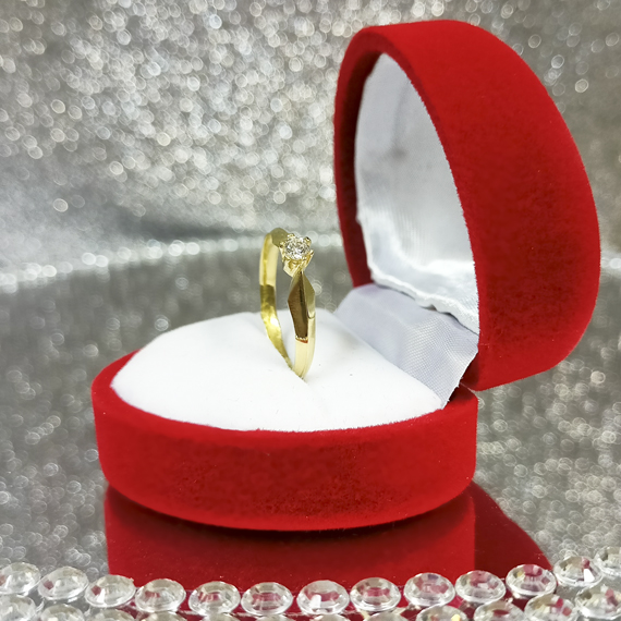 Zaręczynowy pierścionek z kamieniem 3mm