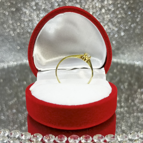 Zaręczynowy pierścionek z kamieniem 3mm